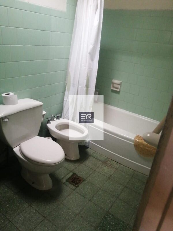 VENDE CASA DE 2.000 MTS.2 EN LOS ÁNGELES